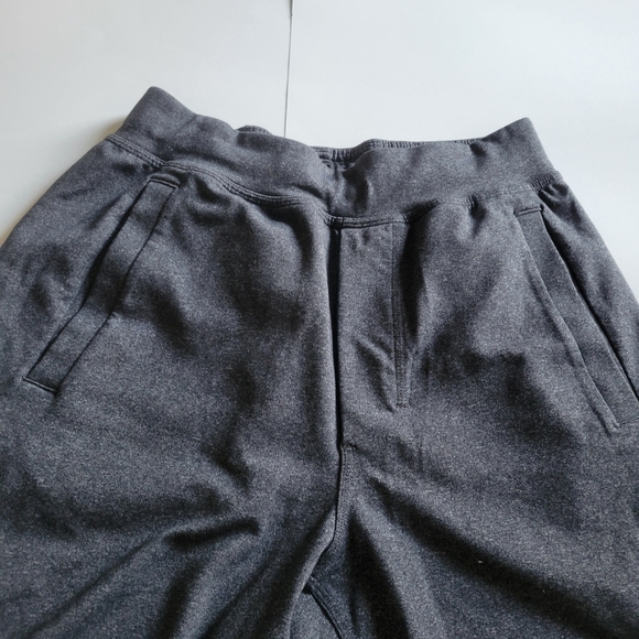 Lululemon athletica Men's shorts size small. - Picture 4 of 8